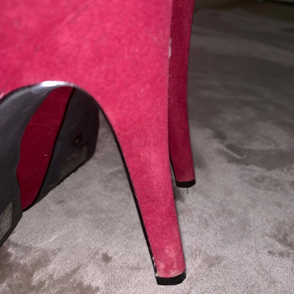 Red Heels - Picture 5 of 5